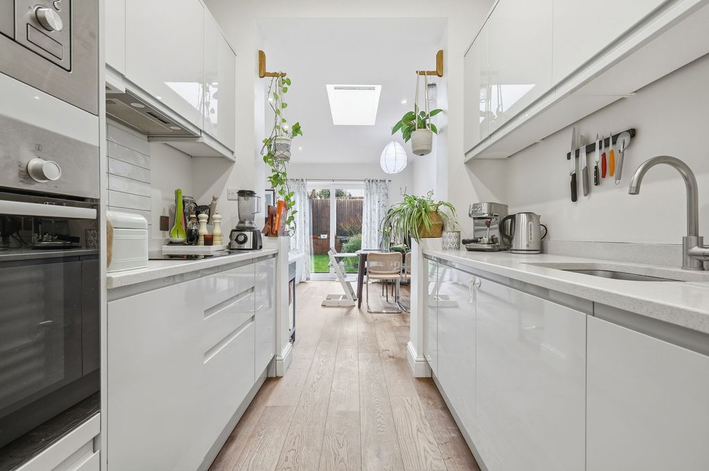 Property photo 3 of 12