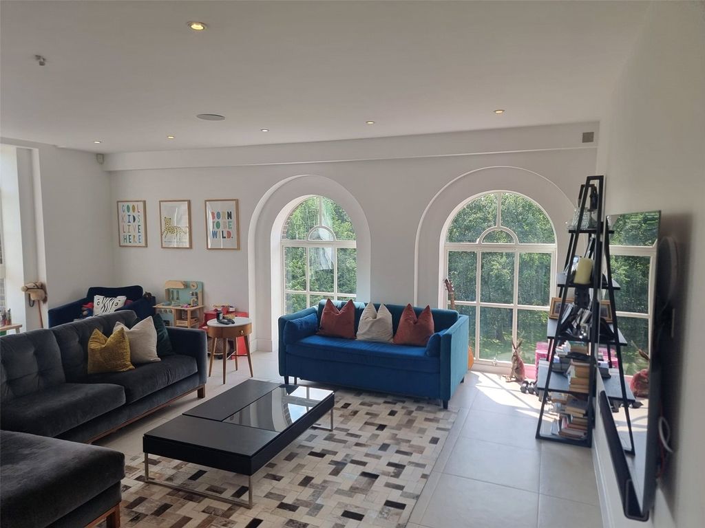 Property photo 3 of 21 Picture No. 23