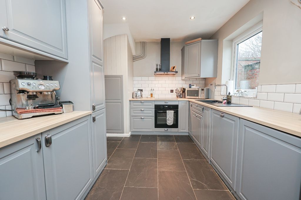 Property photo 3 of 20 4699384