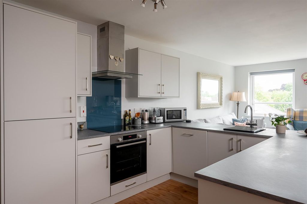 Property photo 3 of 12 Kitchen