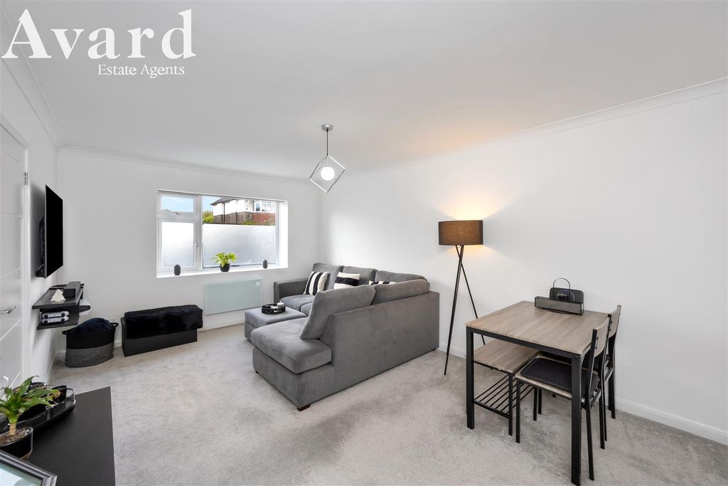 Property photo 2 of 19 Bruce Avenue, Eleanor Court, 5-002.Jpg
