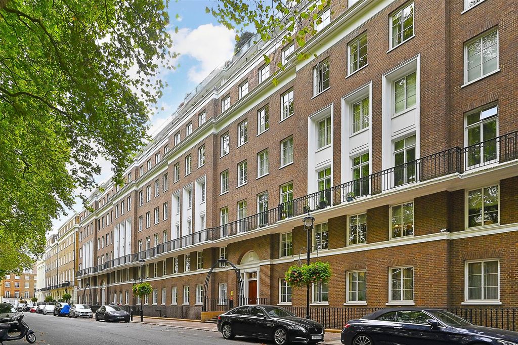 Property photo 1 of 17 1-34-Bryanston-Square (14).Jpg