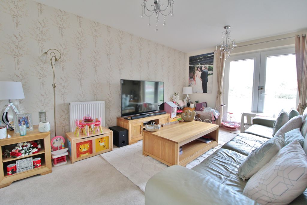 Property photo 2 of 10