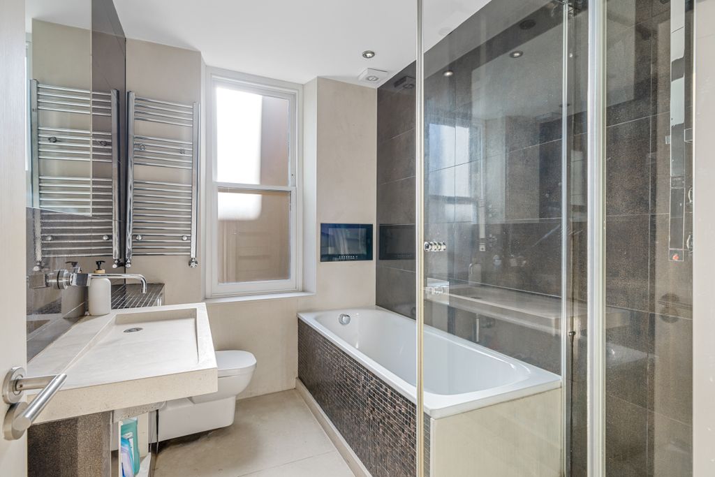 Property photo 3 of 6 11 Ashburnham Mansions, Sw10, Martin &amp; Co, Web (10