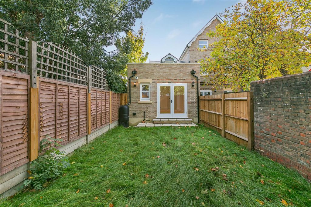 Property photo 2 of 21