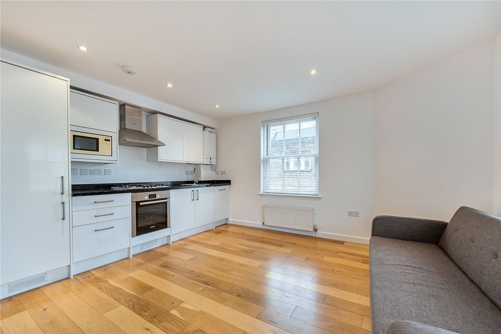 Property photo 1 of 11 Reception/Kitchen