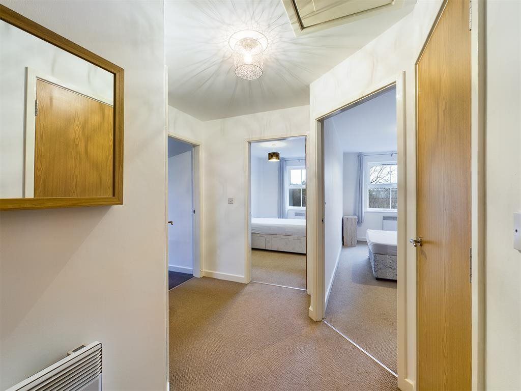 Property photo 3 of 11 Entrance Hall