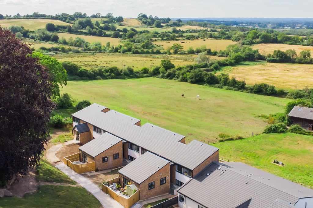 Property photo 2 of 12 250708W004