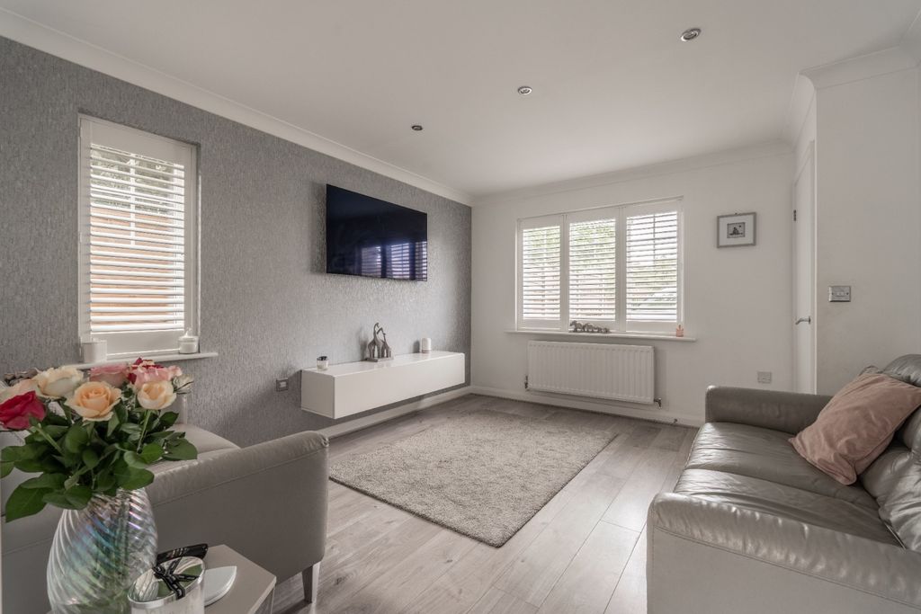 Property photo 3 of 27 4895456