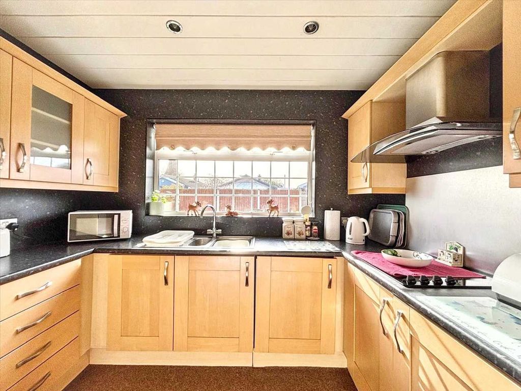 Property photo 2 of 19 Kitchen