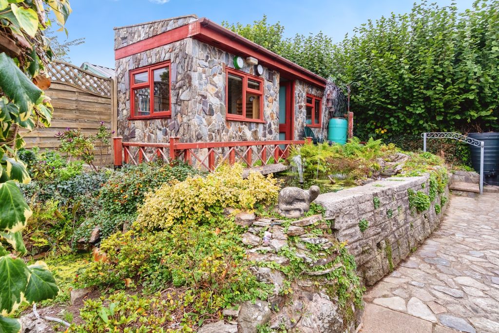 Property photo 3 of 19