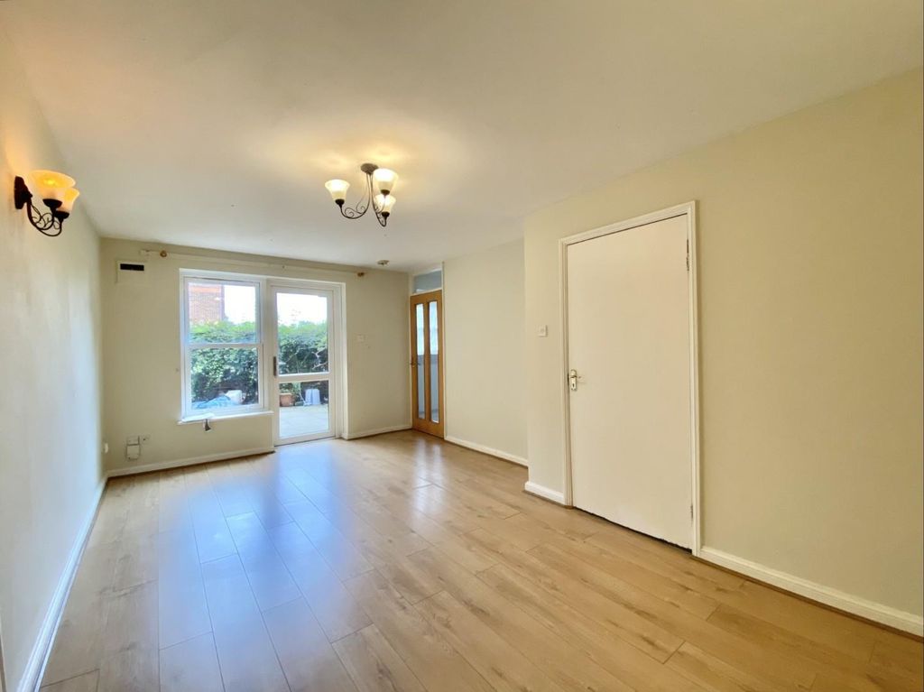 Property photo 2 of 12 Thumbnail_Img_4215.Jpg