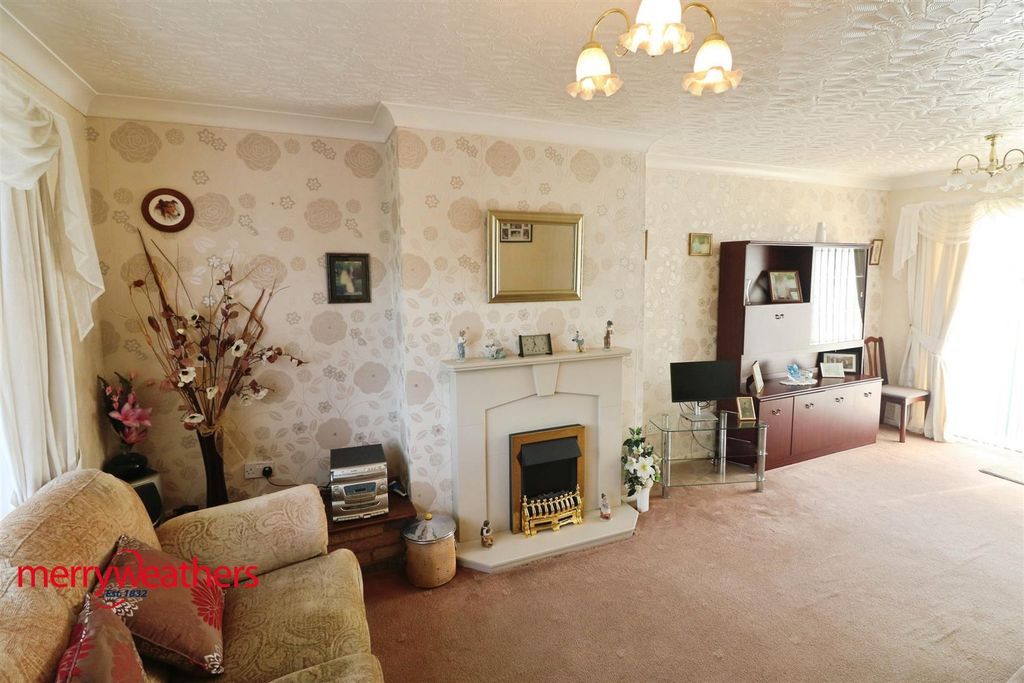 Property photo 2 of 14 Lounge