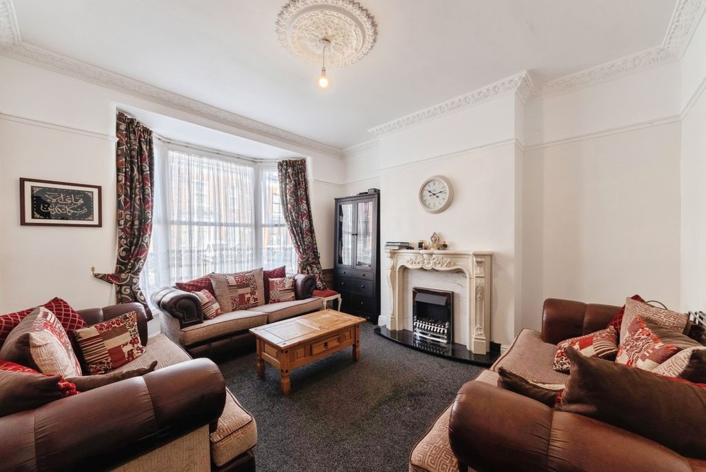 Property photo 3 of 18 Pbox-Img.Jpg