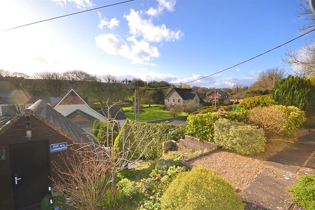 Property photo 3 of 31 62.Png