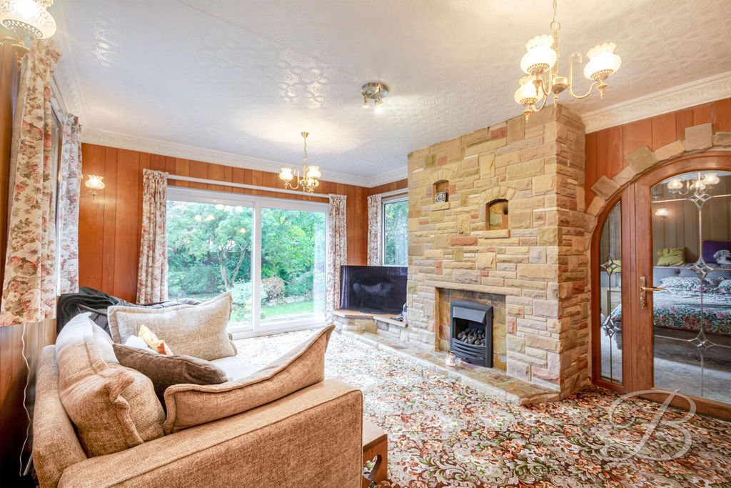 Property photo 2 of 42 Living Room