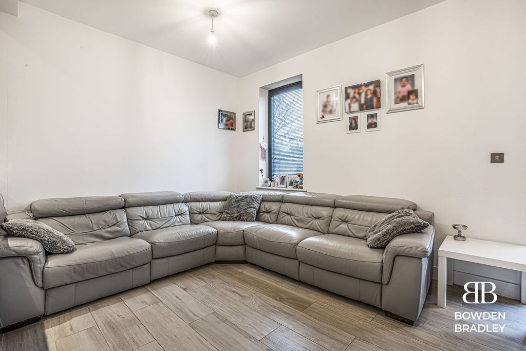 Property photo 3 of 15