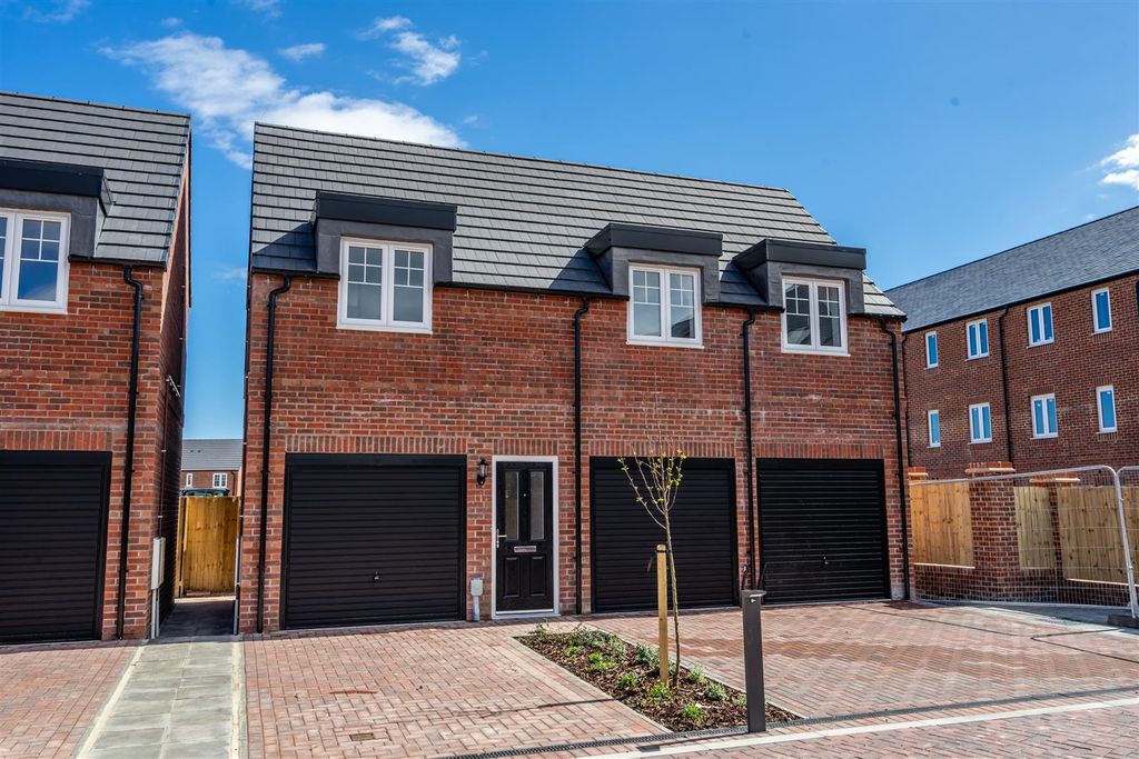 Property photo 1 of 9 Alf Partick Close (2 Of 12).Jpg
