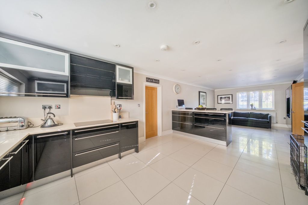 Property photo 3 of 26 Picture No. 19