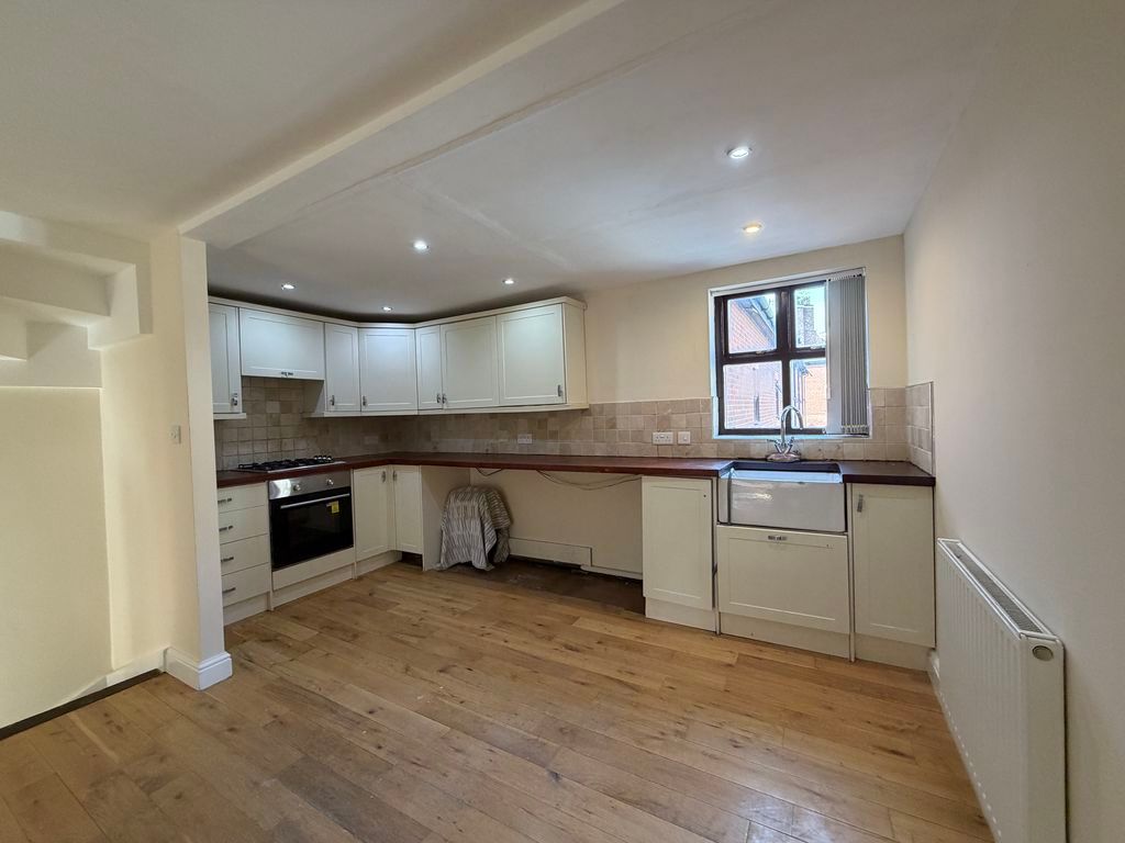 Property photo 3 of 12 Photo 6