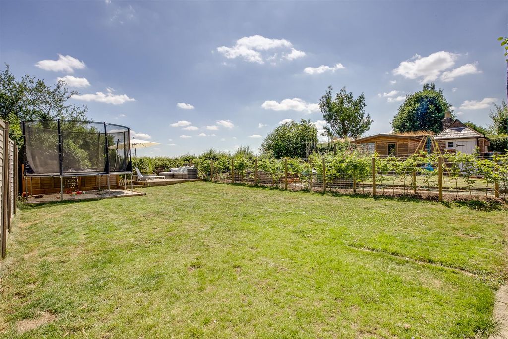 Property photo 3 of 15 Mountain Ash, North Road,, Hp15 6nd-12.Jpg