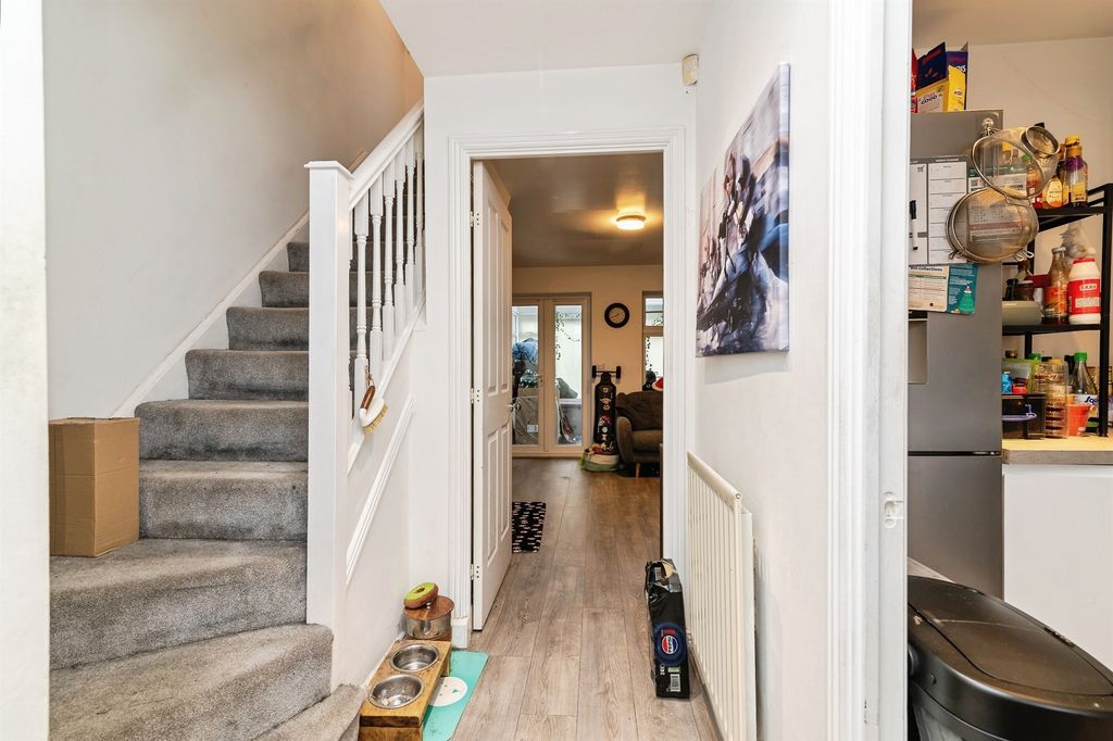 Property photo 3 of 20