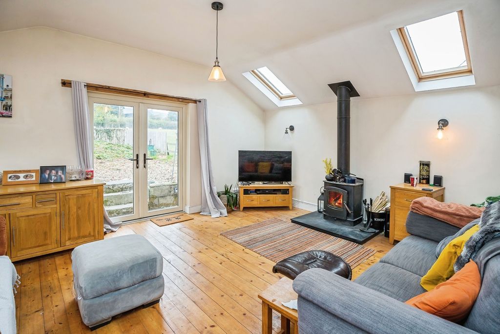 Property photo 2 of 20 Living Room