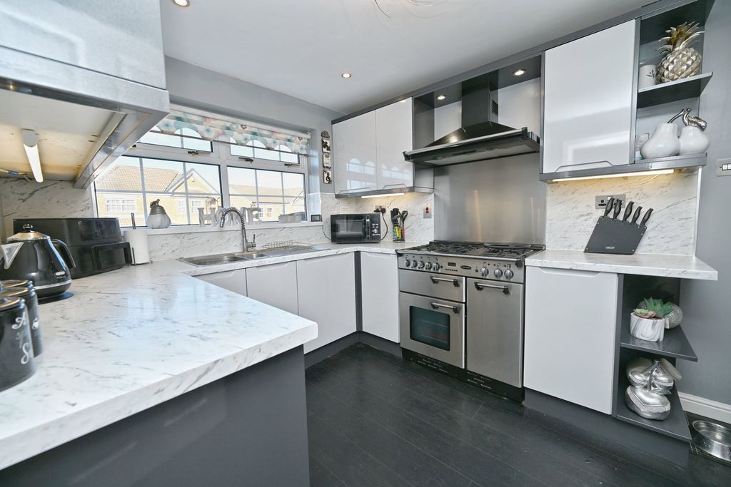 Property photo 3 of 30