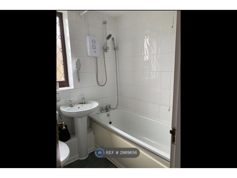 Property photo 3 of 8 Bathroom