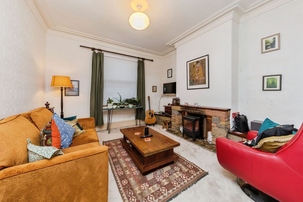 Property photo 2 of 17 Photo