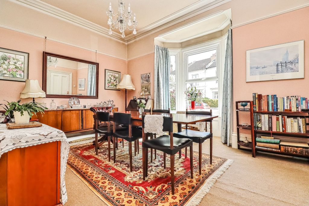 Property photo 2 of 38