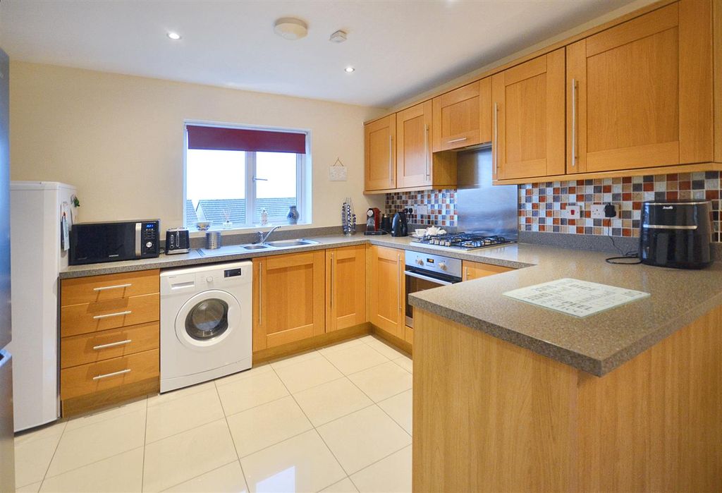 Property photo 2 of 11 Kitchen Area