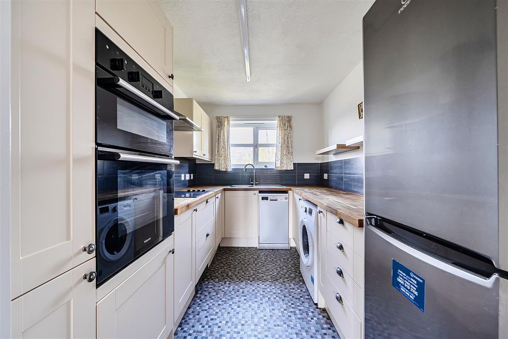 Property photo 3 of 12 Kitchen