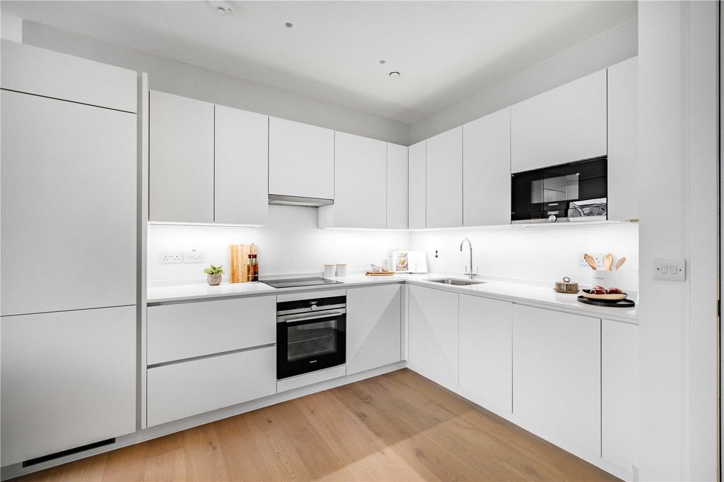 Property photo 2 of 20 Kitchen