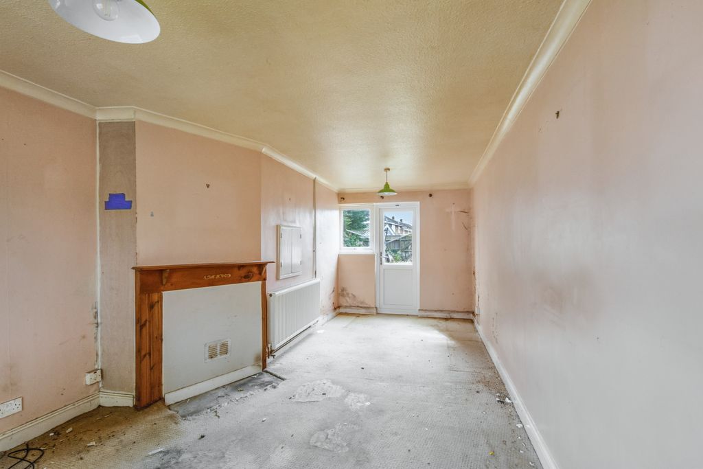 Property photo 2 of 14 54 The Willows, Stevenage, Hertfordshire, Sg2 8Ap