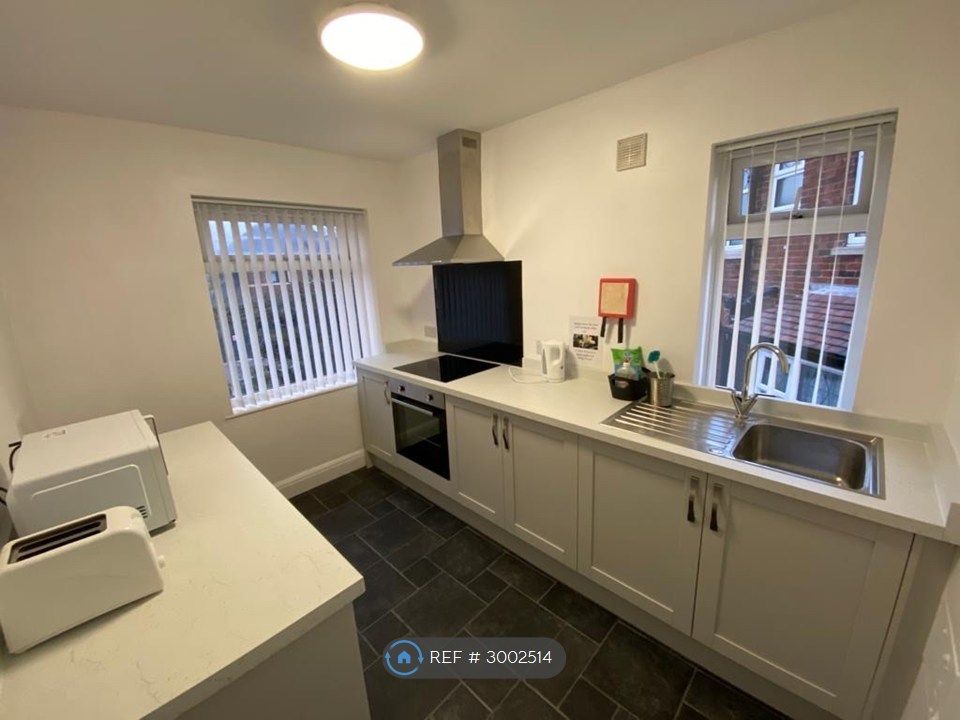 Property photo 3 of 8 Kitchen