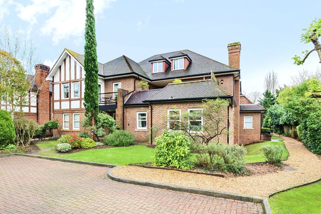 Property photo 2 of 17 Picture No. 24