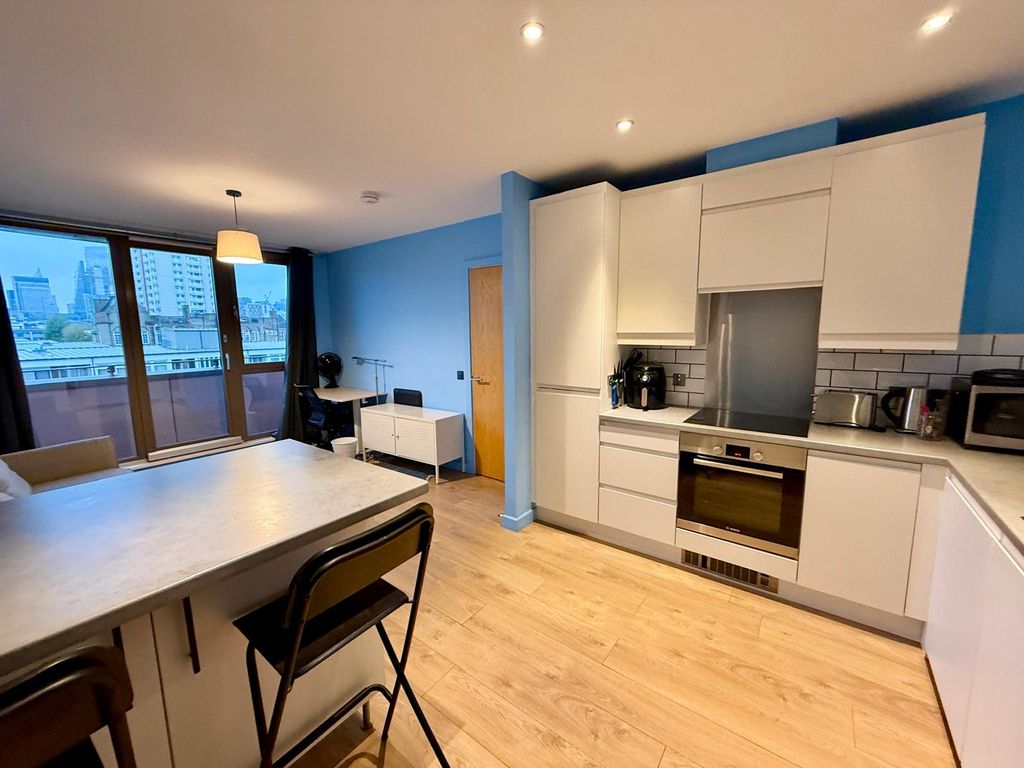 Property photo 1 of 12 Modern 1-Bedroom Flat Next To Shadwell