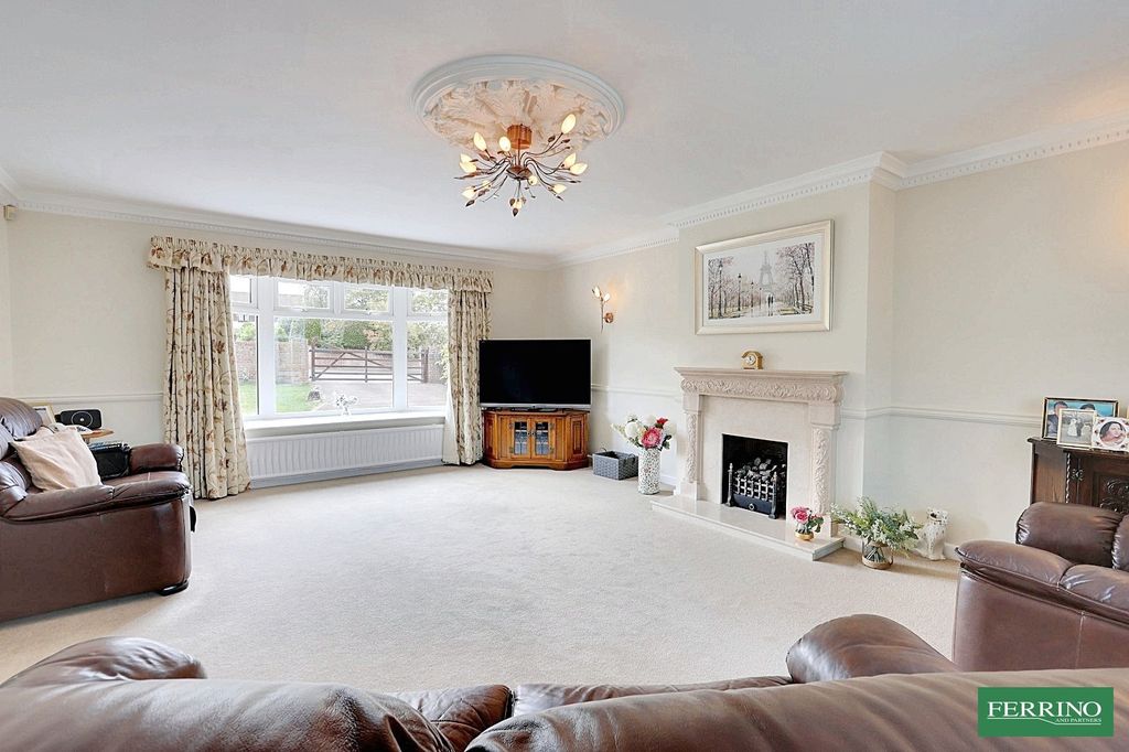 Property photo 3 of 26 Sitting Room