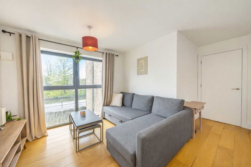 Property photo 3 of 6