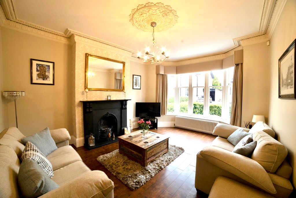 Property photo 3 of 16 Living Room