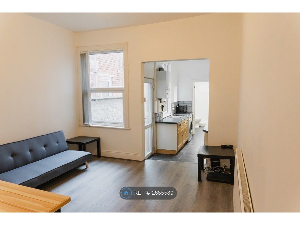 Property photo 1 of 32 Living Room