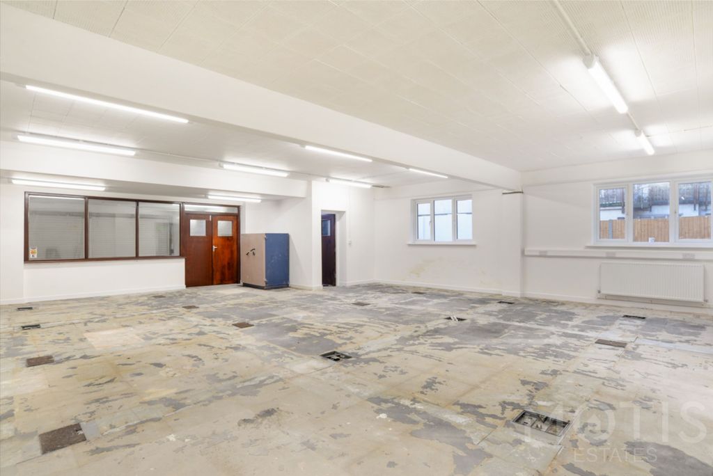 Property photo 2 of 4 Photo 4