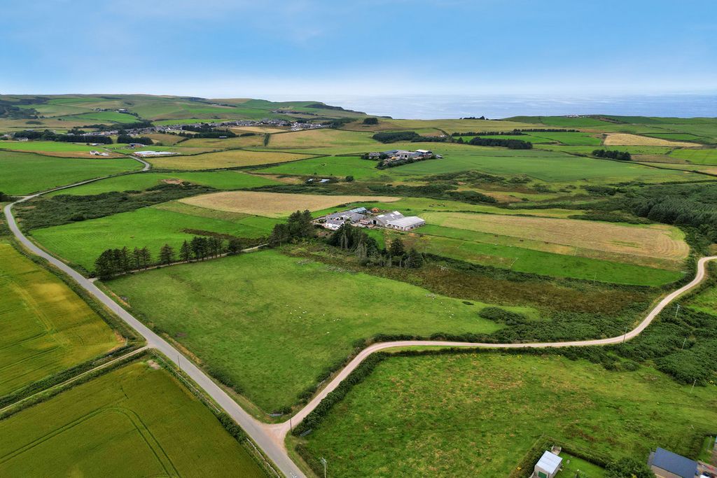 Property photo 2 of 32