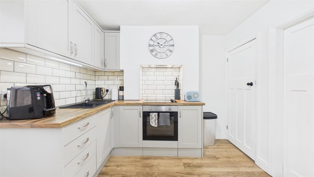 Property photo 3 of 16 Cam05101G0-Pr0122-Still008.Jpg