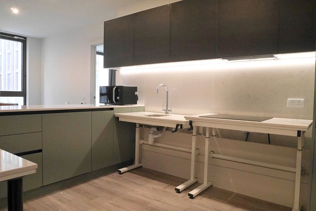 Property photo 3 of 19 Kitchen