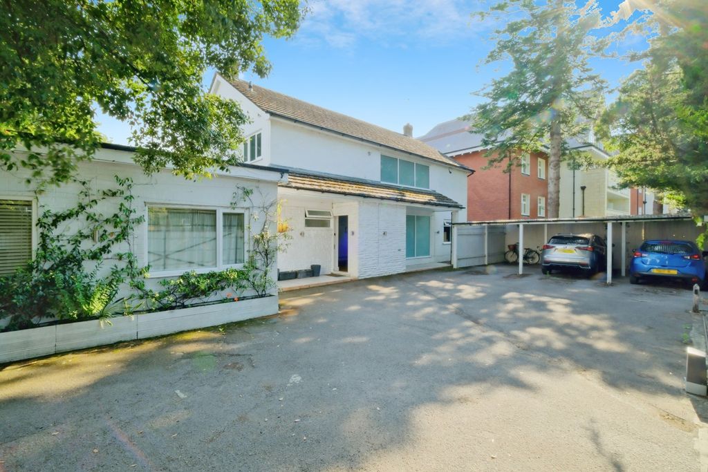 Property photo 2 of 17 Photo