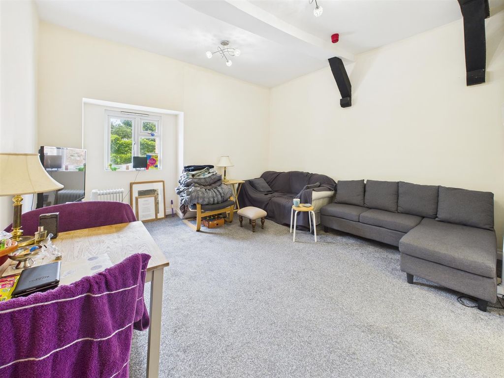 Property photo 3 of 23 Flat 1