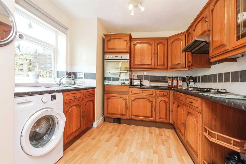 Property photo 3 of 17 Kitchen