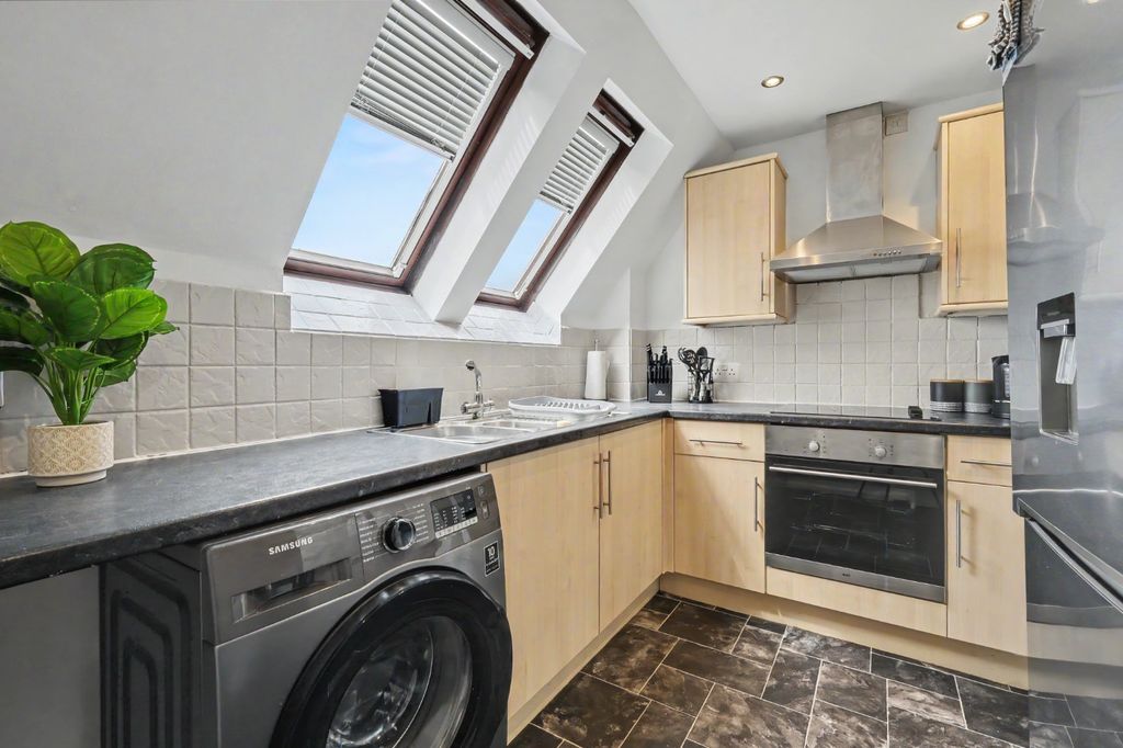 Property photo 3 of 14 5116285